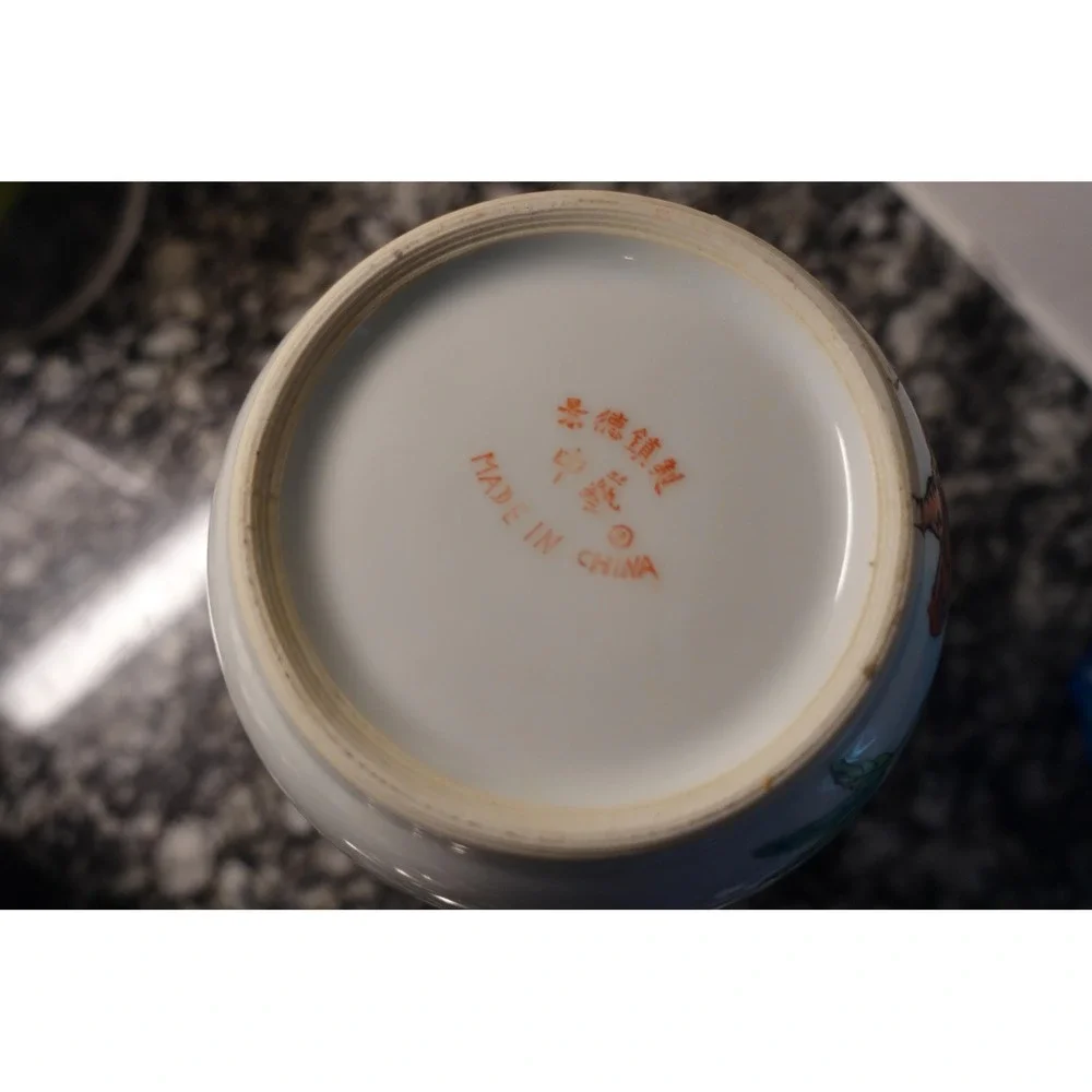 Jingdezhen Famille Rose‎ 9 Peaches Bottle Vase